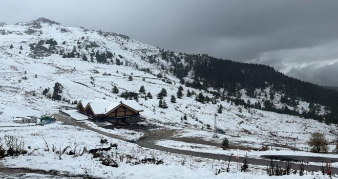 Kartalkaya’da kar yağışı aralıklarla etkisini sürdürüyor....