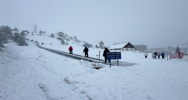 Kartalkaya’da kar yağışı etkili oluyor……