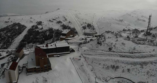 Kartalkaya’da pistlerdeki kar kalınlığı 1 metreye ulaştı