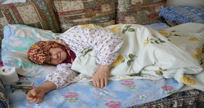 Kasisten hızlı geçen otobüsün içinde düştü: Pipetle besleniyor