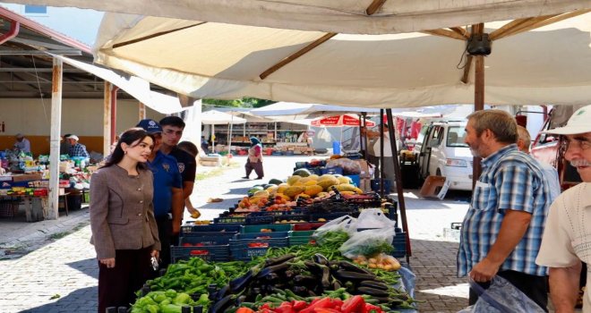 Kaymakam Feyza Yılmaz, pazarcı esnafı ve vatandaşlarla buluştu