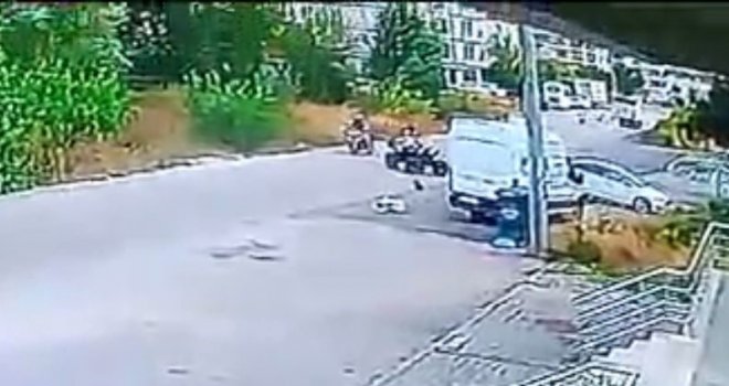 Kazanın ardından sürücü olay yerinden kaçtı....