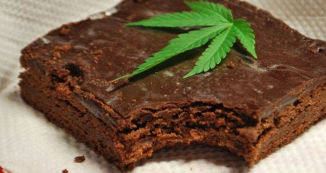 Keklerin içine gizledikleri 225 gram uyuşturucu ile yakalandılar