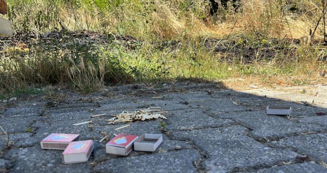 Kibritle oynayan çocuklar yangın çıkardı...