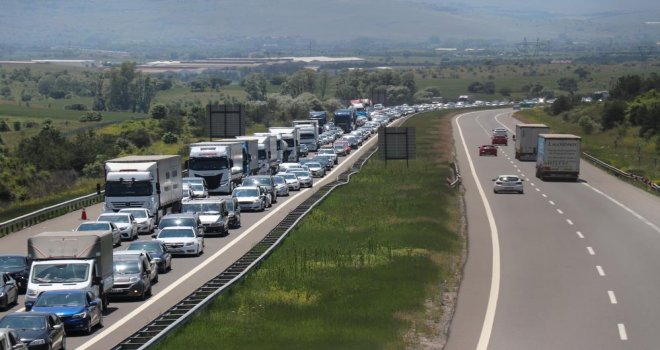 Kilometrelerce araç kuyruğu