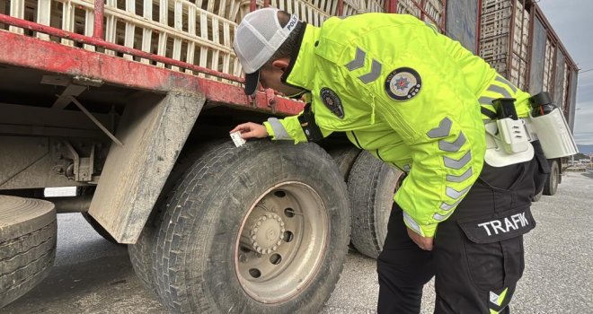 Kış lastiği olmayana Bolu Dağı'ndan geçit yok.....