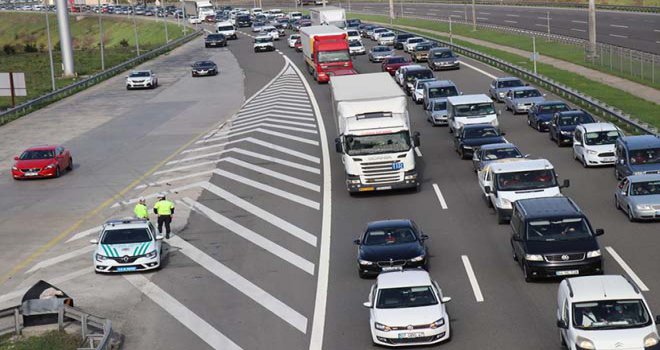 Kısıtlamadan kaçış trafiği Bolu'ya ulaştı