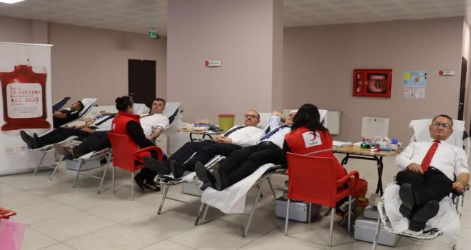 Kızılay haftasında Milli Eğitim'den anlamlı bağış.....