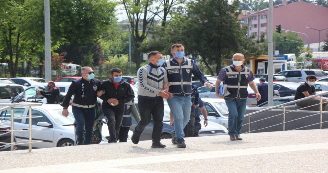 Komşular arasındaki silahlı kavgaya karışan 3 kişi adliyeye sevk edildi