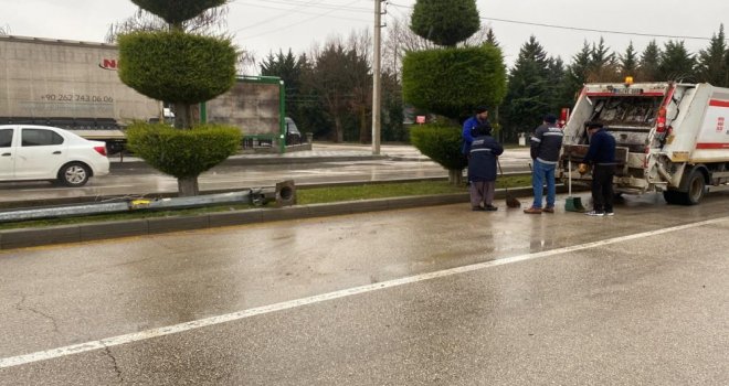 Kontrolden çıkan kamyonet elektrik direğini devirdi: 1 yaralı....