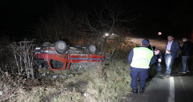 Kontrolden çıkan kamyonet şarampole devrildi: 1 yaralı