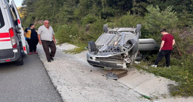 Kontrolden çıkan otomobil takla attı: 3 yaralı.........