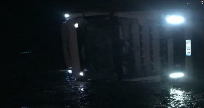 Kontrolden çıkan tır devrildi: 1 yaralı