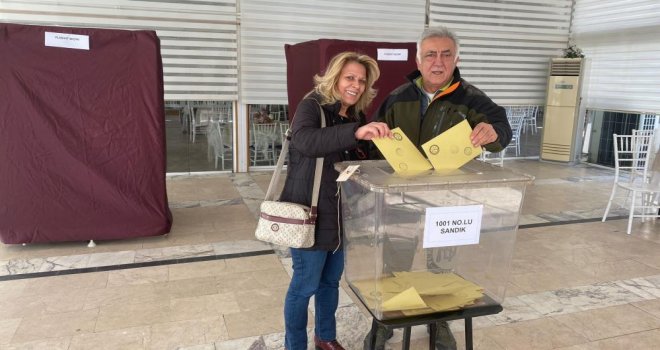 Köyden ayrılmak için sandık başına gittiler....