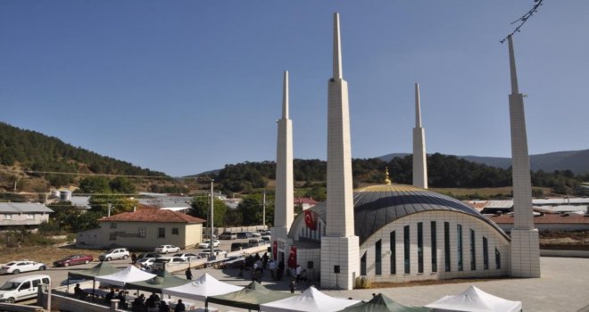 Köylüler yeni camilerine kavuştu....