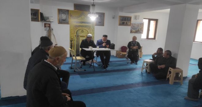 Kutsal topraklara gidecek olan umrecilere seminer verildi......