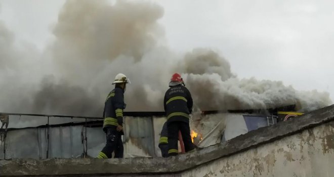 LPG sistemi takılan otomobil alev alev yandı