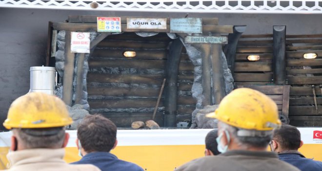 Madende yaşadıkları tehlikeleri tiyatroda izlediler