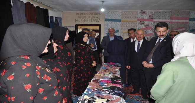 Maharetli kadınlar eski okul binasında kendi sergilerini açtı