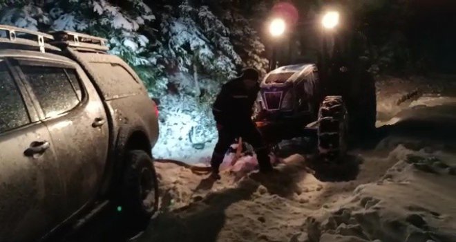 Mahsur kalan 3 genç, köylüler tarafından 7 saat sonra kurtarıldı