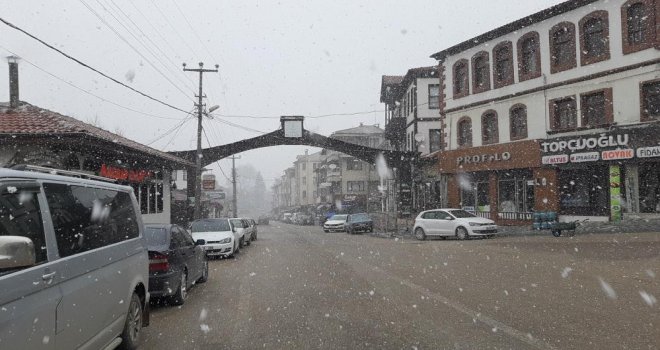 Mart ayında Bolu'da lapa lapa kar yağdı