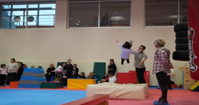 Minikler ders yorgunluklarını böyle attılar....