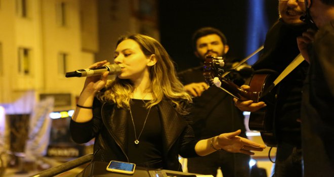 Mobil Konser tam kapanmada Bolululara moral kaynağı oldu