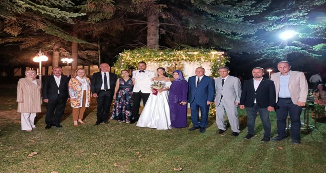 Muhteşem bir törenle dünyaevine girdiler...