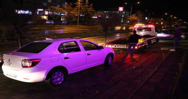Narkotik ekiplerinin 'dur' ihtarına uymadılar, otomobili bırakıp kaçtılar