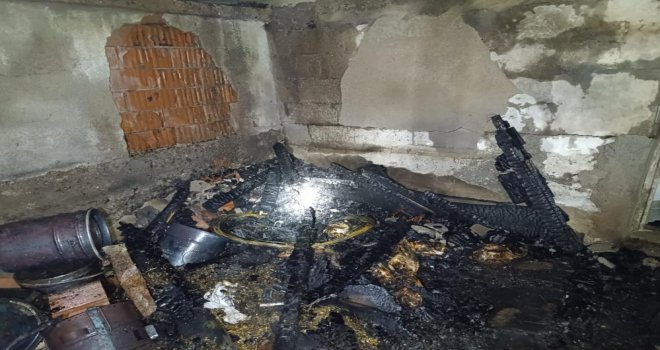 Odunlukta başlayan yangın ahıra sıçradı.....