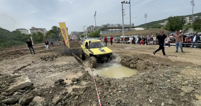 Off-road yarışları nefesleri kesti........