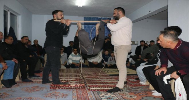 Onlarca köylü bir araya geldi, geleneksel orta oyunları kahkahaya boğdu…..