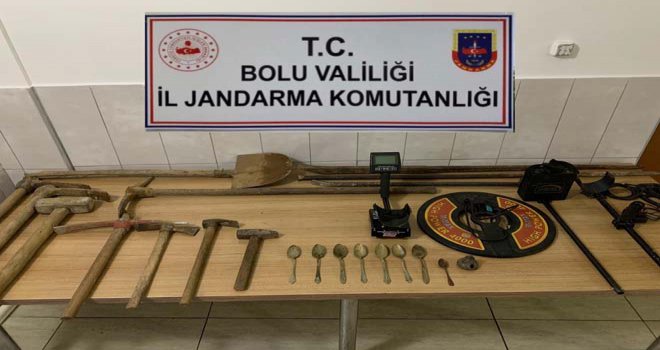 Ormanda kaçak kazı yaparken suçüstü yakalandılar