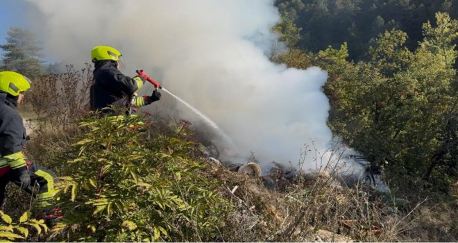 Ormanlık alanda çöp yangını büyümeden söndürüldü......