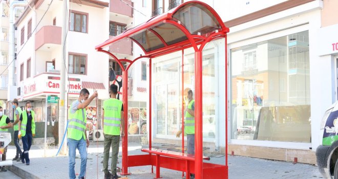 Otobüs durakları yenileniyor