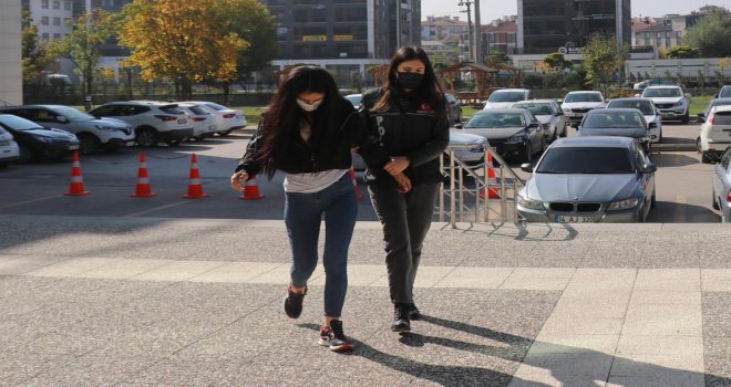 Otobüsteki kadın yolcudan yüklü miktarda uyuşturucu hap çıktı