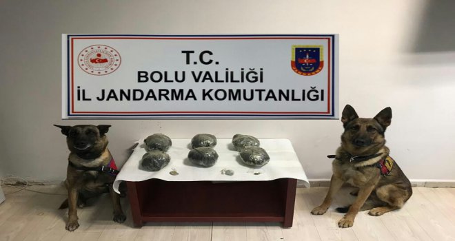 Otomobilin yedek lastiğinden 3 kilo 467 gram esrar çıktı