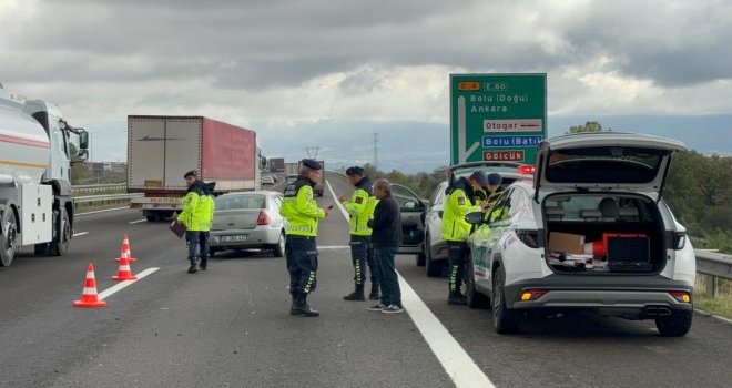 Otoyolda bariyerlere çarparak 30 metre sürüklendi: ‘Bir anlık dalgınlık’