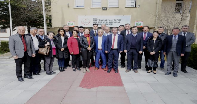 Özcan, Bolu Halk Eğitim Merkezi’ni ziyaret etti