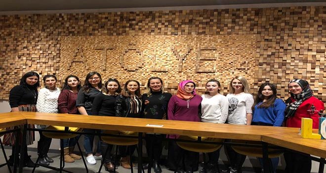 Özel Çamkent Anadolu Lisesi 8 Mart Dünya Kadınlar gününde anlamlı bir kutlama mesajı yayınladı