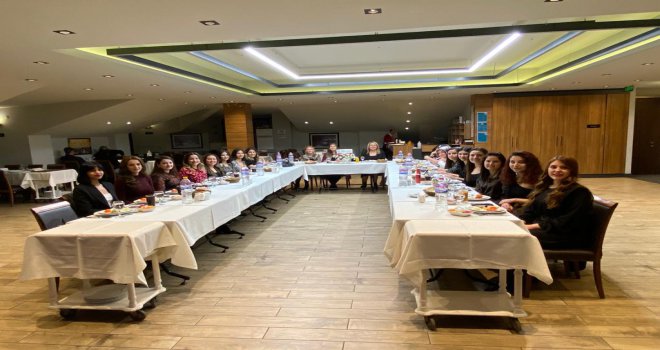 Özel Çamkent Anadolu Lisesi kadın çalışanlarını bu özel günde unutmadı 