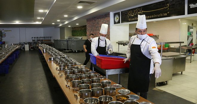 Pandemi nedeniyle Bolu Belediyesi, aşevi hizmetlerini evlere taşıyor