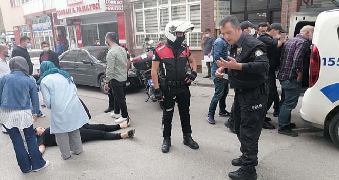 Park kavgasına müdahale eden polisin parmağını kırdılar