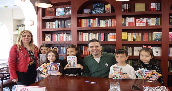 Petek Kırtasiye’nin düzenlediği imza gününe yoğun bir ilgi oldu