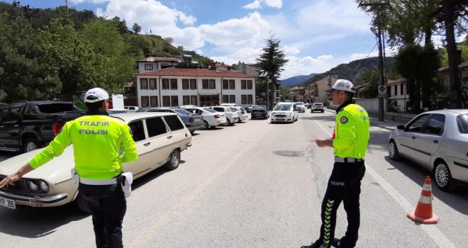 Polis ekipleri sürücüleri tek tek uyardı……