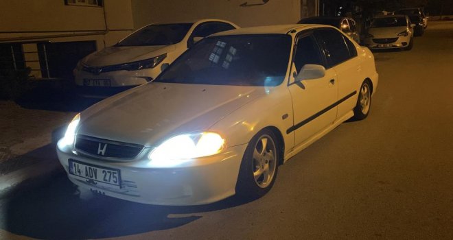 Polisi görünce aracını çalışır vaziyette bırakıp kaçtı.....
