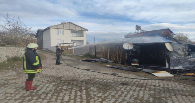 Prefabrik ev yangında kullanılamaz hale geldi