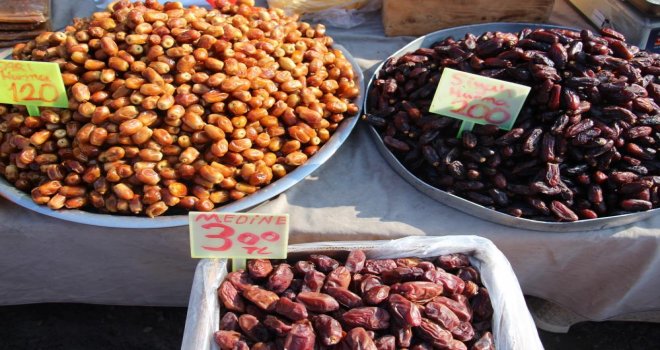 Ramazan ayında sofraların vazgeçilmezi hurmanın fiyatı: 60-350 TL arasında