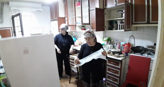 Rögar tıkandı, vatandaşın evi atık suyla doldu