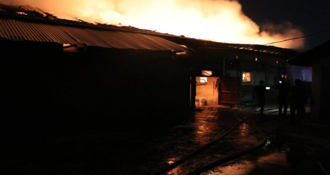 Samanlık alevlere teslim oldu...